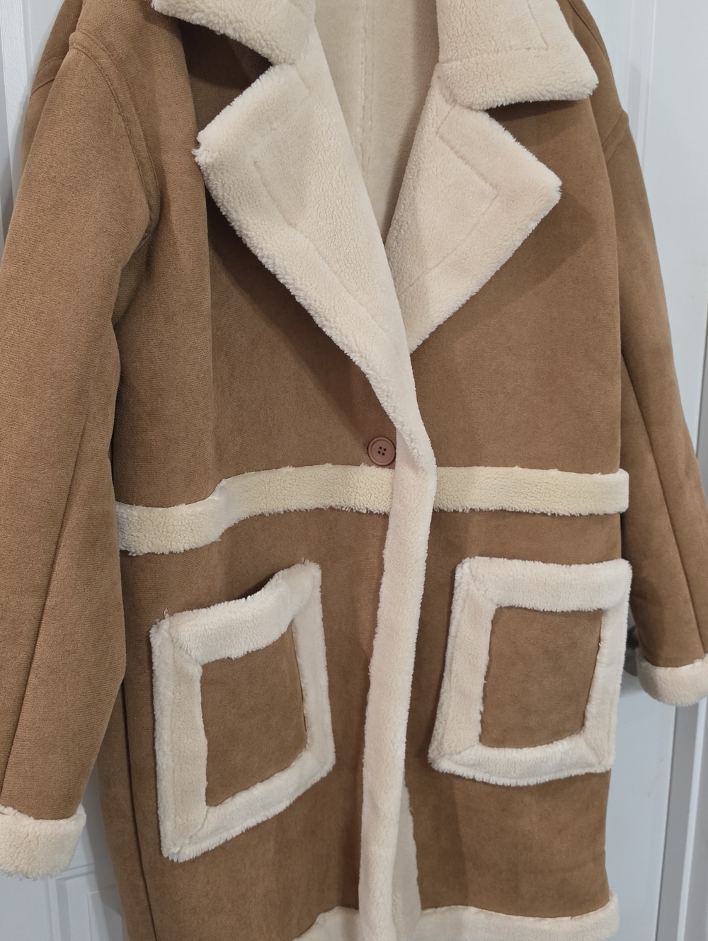 Blank NYC Feels Natural Tan Faux Fur Coat Size Medium - Picture 8 of 16
